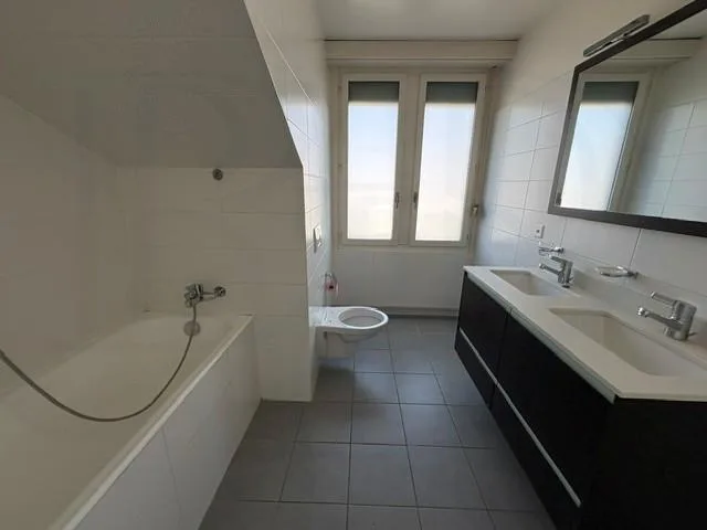 Vier-Zimmer-Wohnung im 5. Stock – Foto 2 von 6