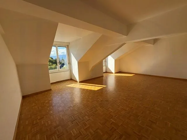 Vier-Zimmer-Wohnung im 5. Stock – Foto 3 von 6