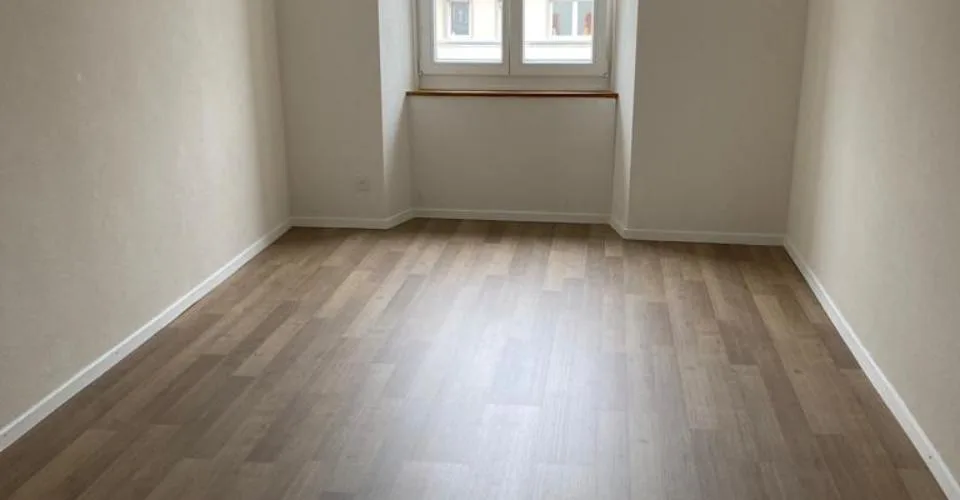 A louer: appartement 3 pièces - Place du 16 Mars 8, St-Imier – photo 3 sur 7