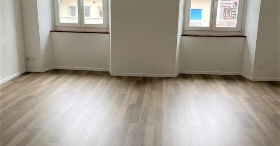 A louer: appartement 3 pièces - Place du 16 Mars 8, St-Imier – photo 2 sur 7