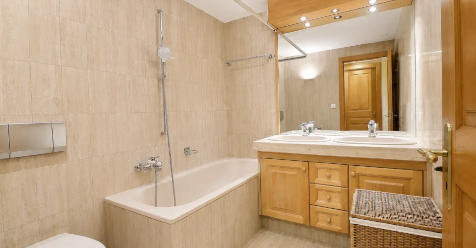 Spacieux duplex de trois chambres avec jardin privatif - à louer à Verbier – Foto 13 von 13