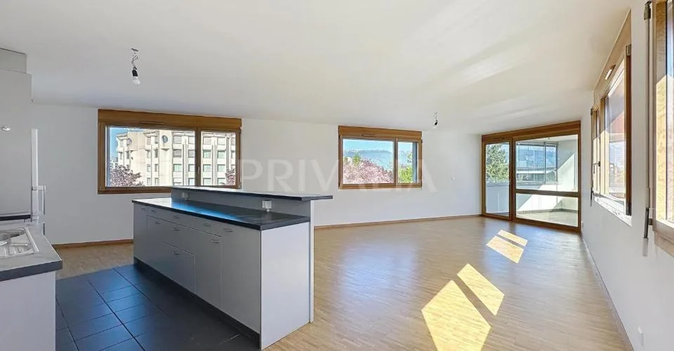 Spacieux appartement au coeur d'un immeuble moderne et sécurisé avec loggia, à proximité des Organisations Internationales – Foto 2 von 7