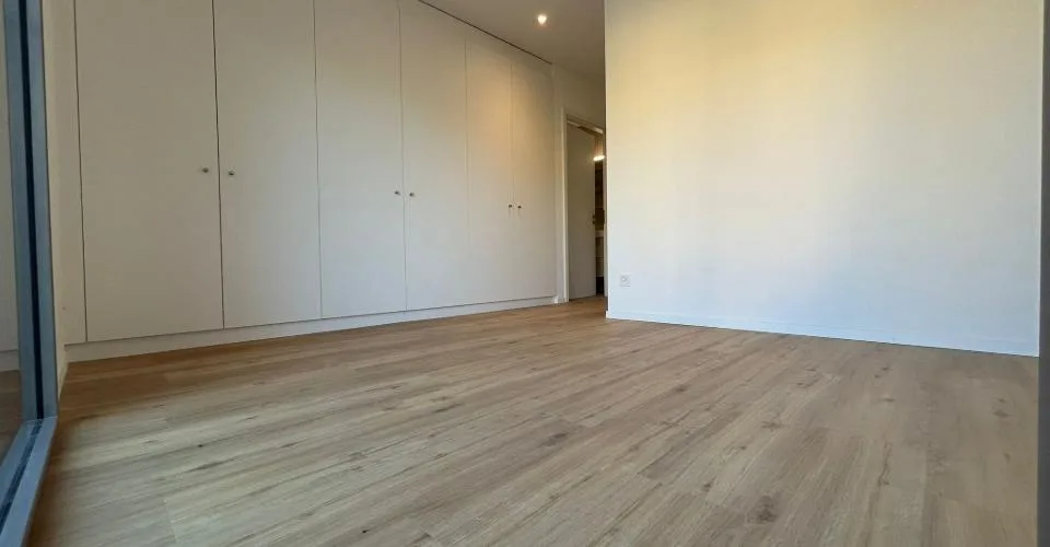 SUPERBE ATTIQUE NEUF À BERNEX