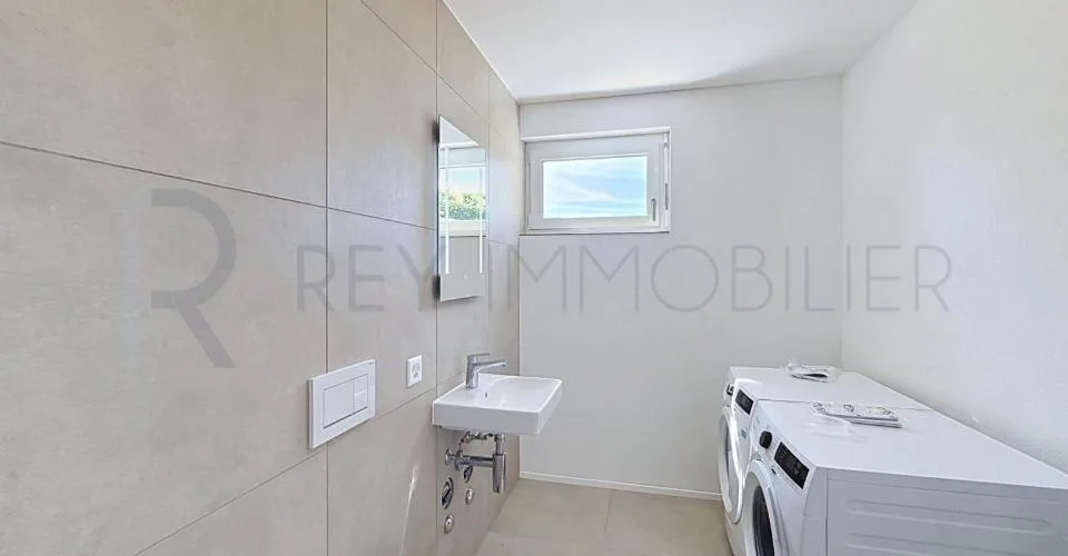 Triplex neuf dans villa avec terrasse et jardin