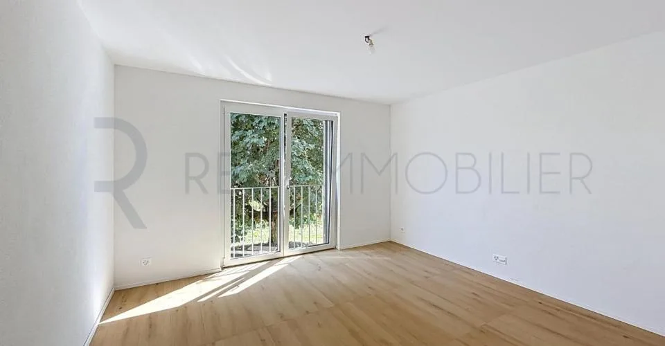 Triplex neuf dans villa avec terrasse et jardin