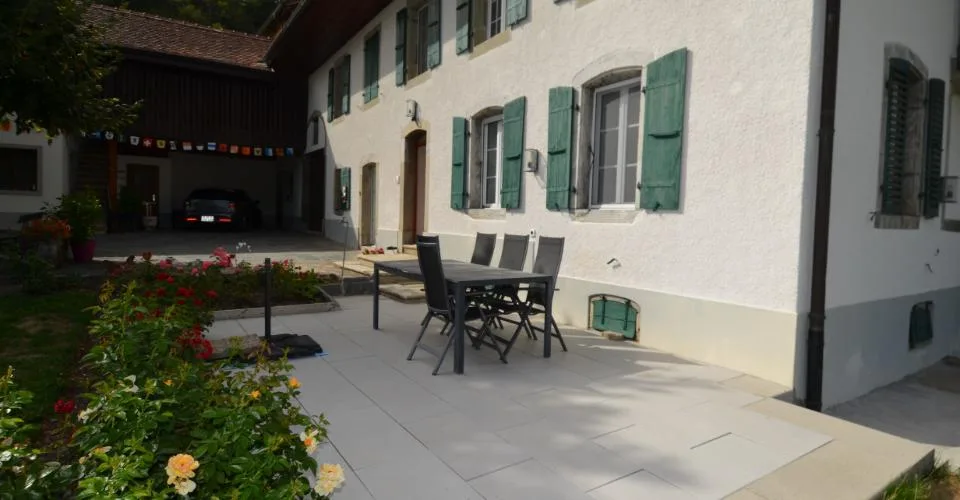 Charmant 3,5 pièces avec terrasse dans une maison de campagne
