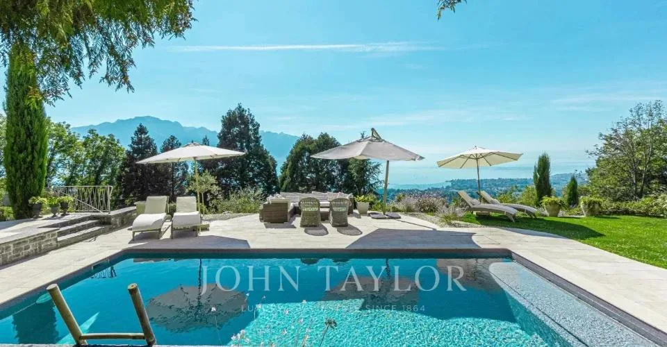SPECTACULAIRE! Propriété avec piscine et vue panoramique – Foto 2 von 13