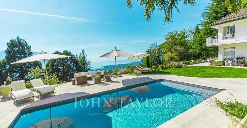 SPECTACULAIRE! Propriété avec piscine et vue panoramique – Foto 3 von 13