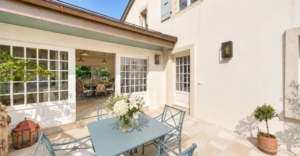 A beautiful renovated historic property in the heart of the village, just moments from Nyon – Foto 15 von 17