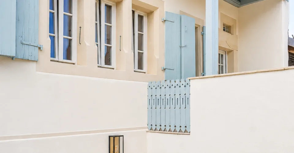 A beautiful renovated historic property in the heart of the village, just moments from Nyon – Foto 16 von 17