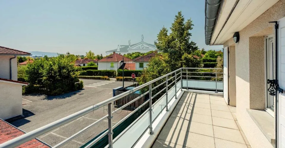 PRÉVESSIN-MOËNS - MAISON AVEC JARDINS AUX PORTES DE GENÈVE – Foto 2 von 11