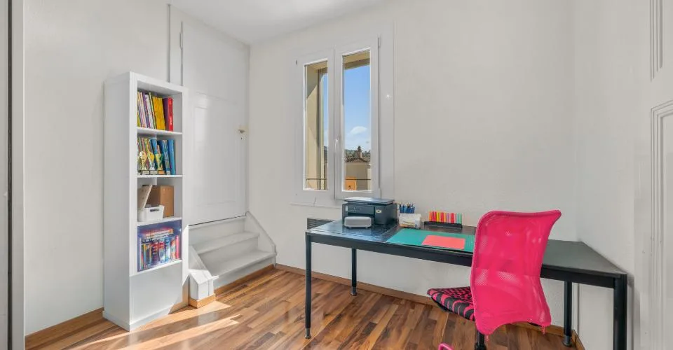 Prachtvolles Einfamilienhaus (mit unabhängigem Studio) - idealerweise in der Nähe des Zentrums gelegen – Foto 36 von 39