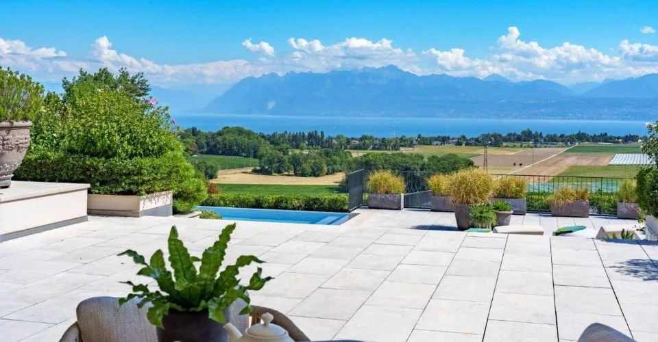 A vendre - Villa d'exception avec vue panoramique sur le lac et les Alpes – foto 2 di 6