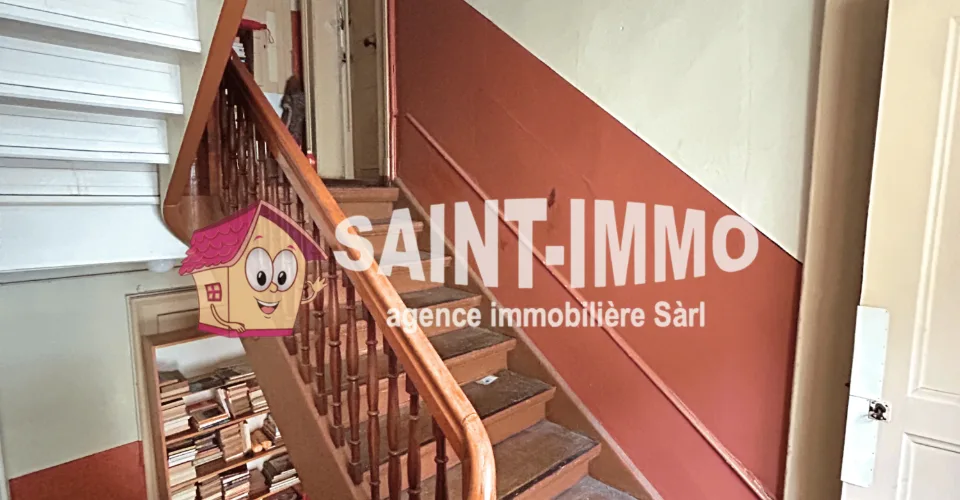 Immeuble locatif à rénover entièrement de 3 appartements, une remise / annexe et une parcelle de jardin – Foto 4 von 8