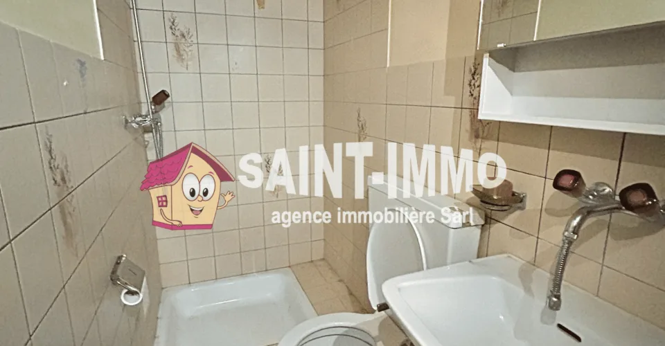 Immeuble locatif à rénover entièrement de 3 appartements, une remise / annexe et une parcelle de jardin – Foto 6 von 8