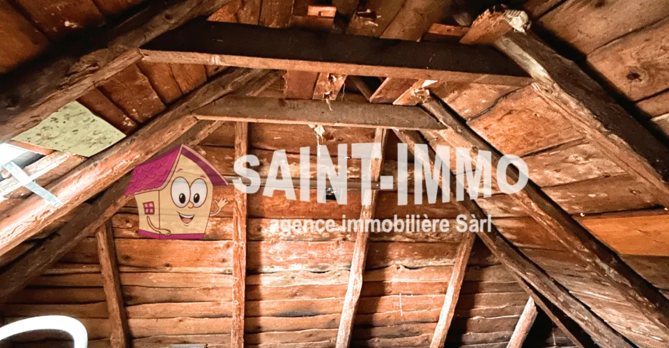 Immeuble locatif à rénover entièrement de 3 appartements, une remise / annexe et une parcelle de jardin – Foto 7 von 8