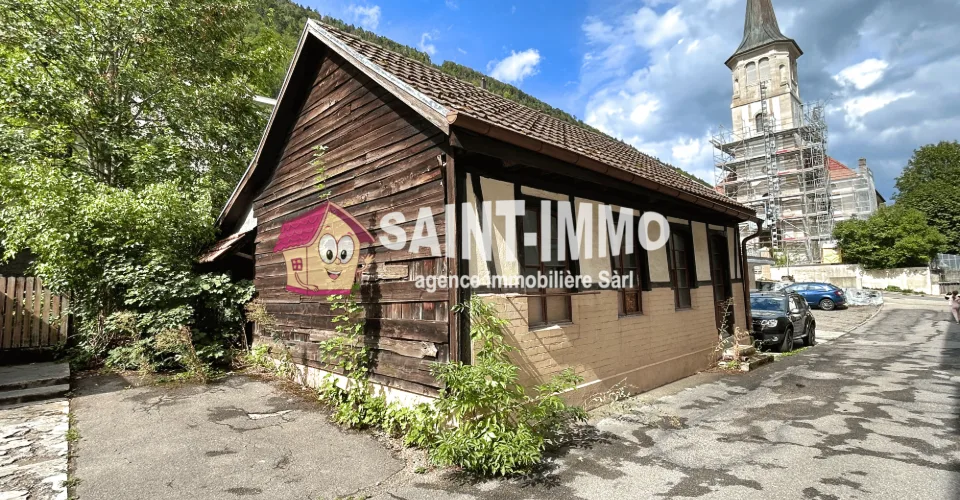 Immeuble locatif à rénover entièrement de 3 appartements, une remise / annexe et une parcelle de jardin – Foto 2 von 8