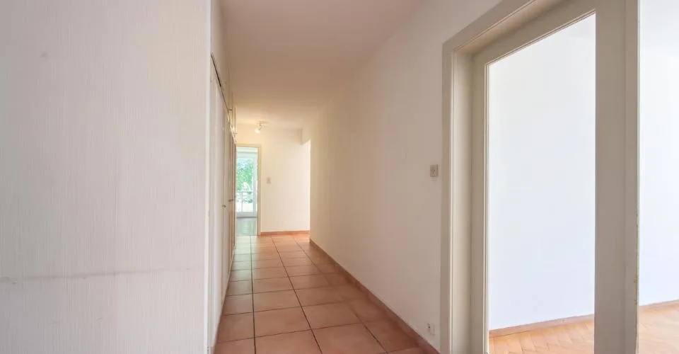 4.5-room apartment with balcony in the Béthusy district – photo 11 of 13