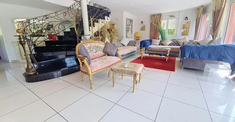 Villa unique au coeur de Sierre, proche du lac de Géronde ! – Foto 4 von 13