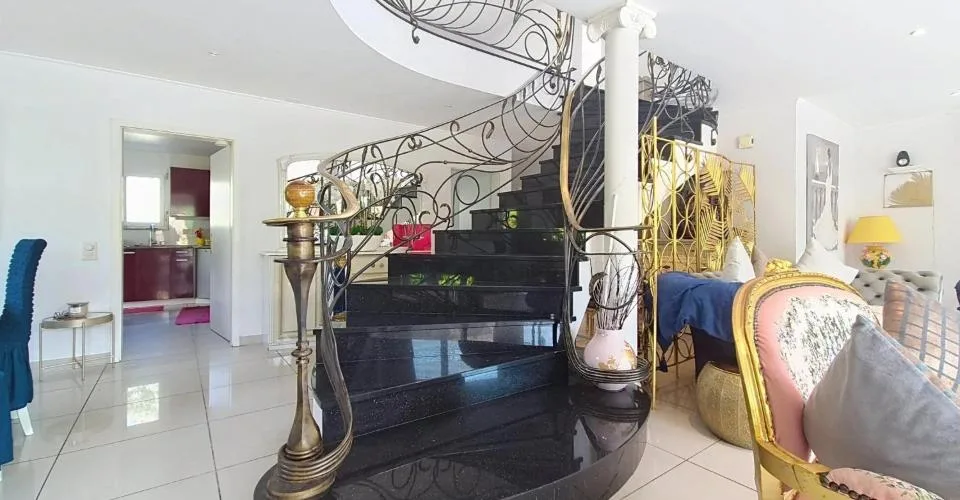 Villa unique au coeur de Sierre, proche du lac de Géronde ! – Foto 7 von 13