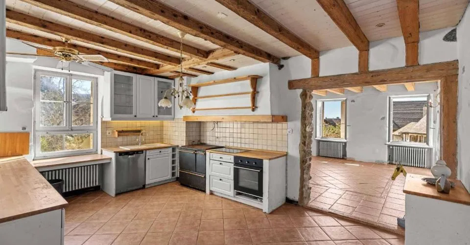 Maison à rénover avec vue sur le coeur du village – foto 4 di 11