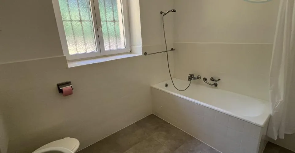 Charmante maison villageoise rénovée avec goût et en bordure de forêt – Foto 8 von 11