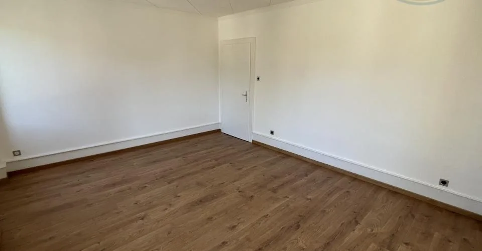 Charmante maison villageoise rénovée avec goût et en bordure de forêt – Foto 5 von 11
