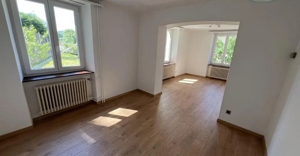 Charmante maison villageoise rénovée avec goût et en bordure de forêt – Foto 3 von 11