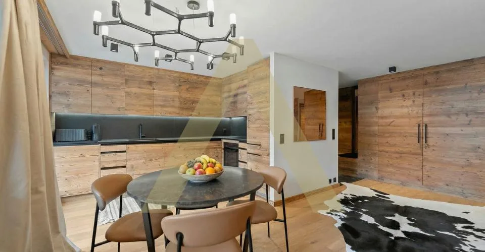 Appartement de charme rénové avec élégance – photo 3 of 13