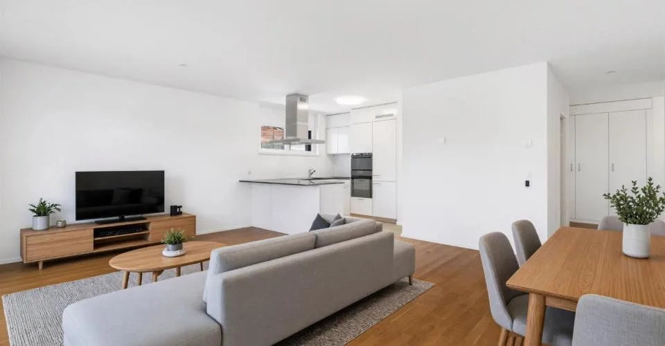 Appartement contemporain de 4.5 pièces en attique à proximité du lac – photo 10 sur 22