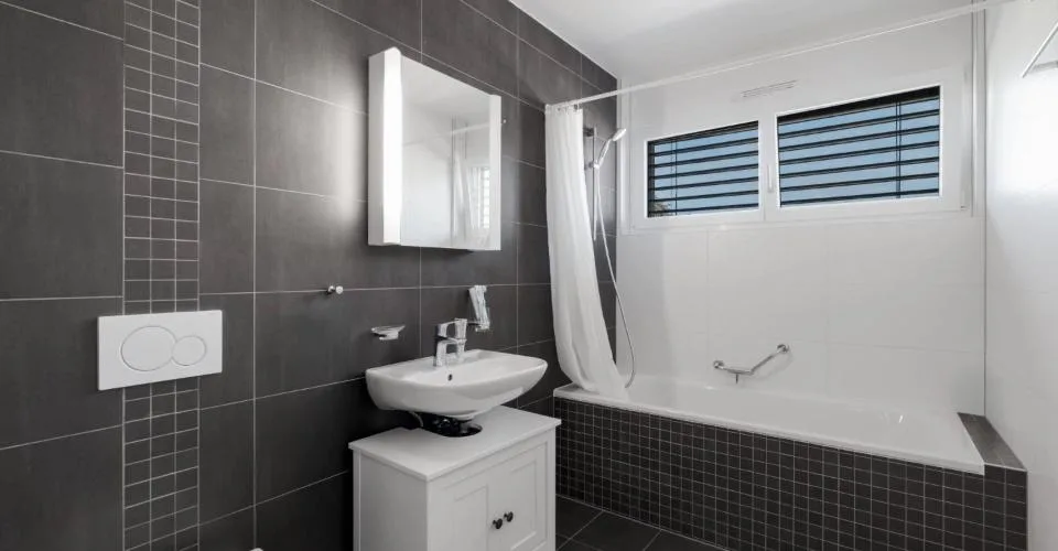 Appartement contemporain de 4.5 pièces en attique à proximité du lac – photo 15 sur 22