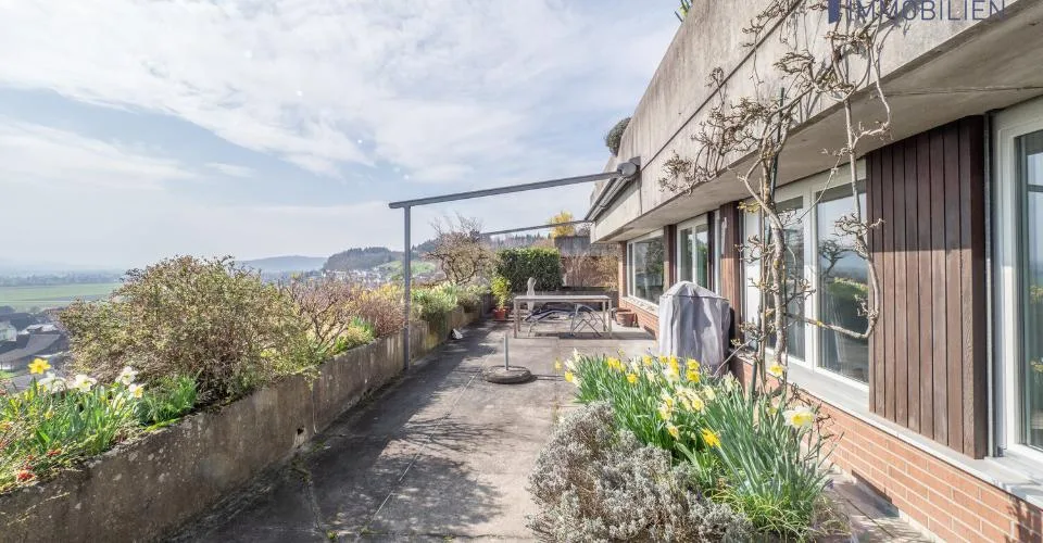 Fehr Immobilien - 5.5-Zi.-Terrassenhaus mit herrlicher Aussicht – Foto 12 von 26
