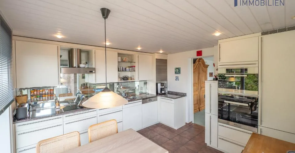 Fehr Immobilien - 5.5-Zi.-Terrassenhaus mit herrlicher Aussicht – Foto 5 von 26