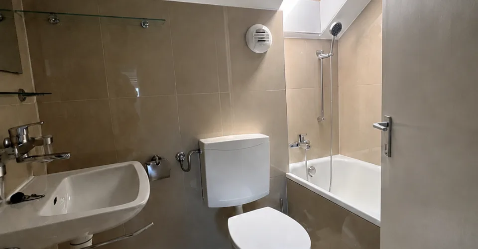 Beautiful individual house with 6 rooms / 4 bedrooms / 2 bathrooms / 3 parking spaces / electric charging station