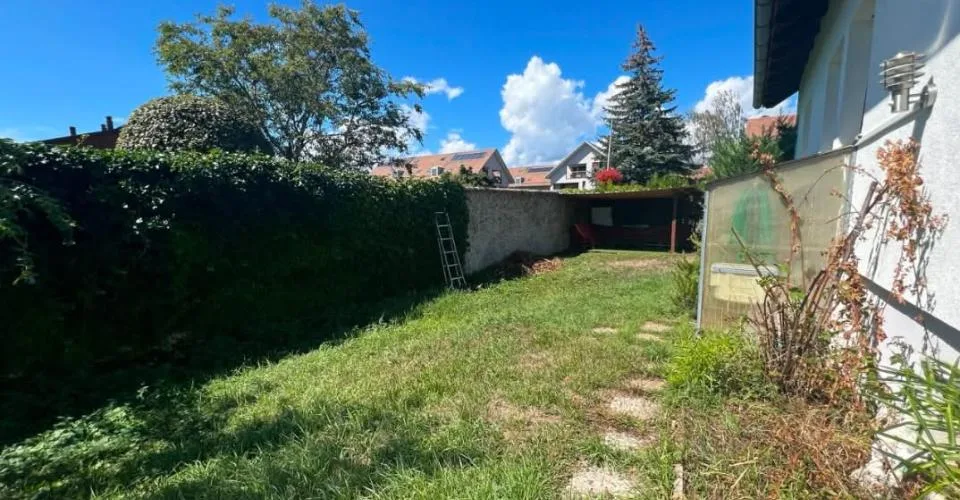 Beautiful individual house with 6 rooms / 4 bedrooms / 2 bathrooms / 3 parking spaces / electric charging station