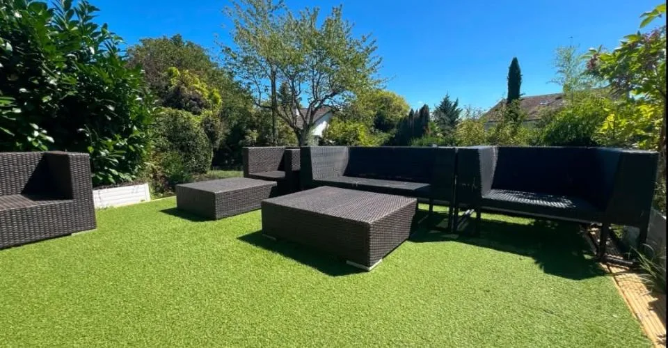 Beautiful individual house with 6 rooms / 4 bedrooms / 2 bathrooms / 3 parking spaces / electric charging station