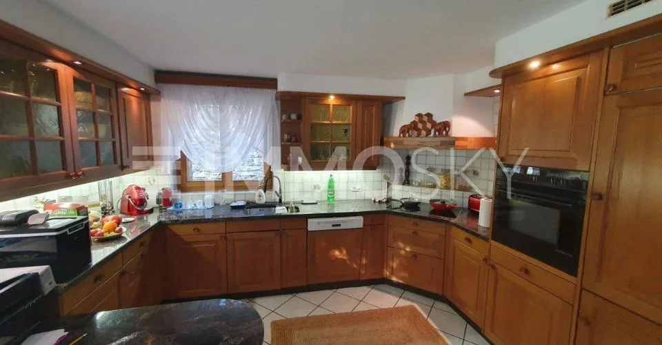 Casa indipendente con panorama montano e spazi allaperto – foto 3 di 10