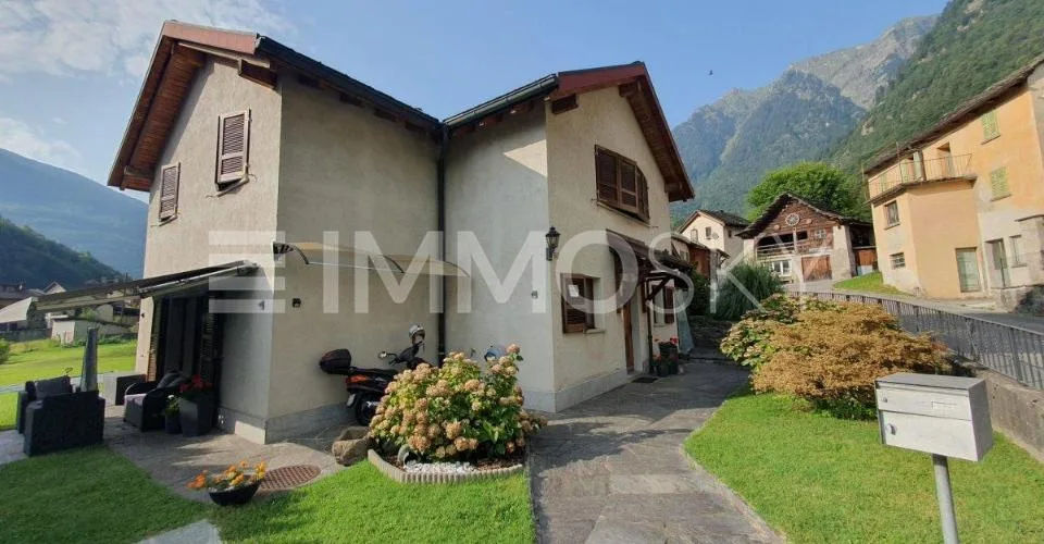 Casa indipendente con panorama montano e spazi allaperto – foto 1 di 10
