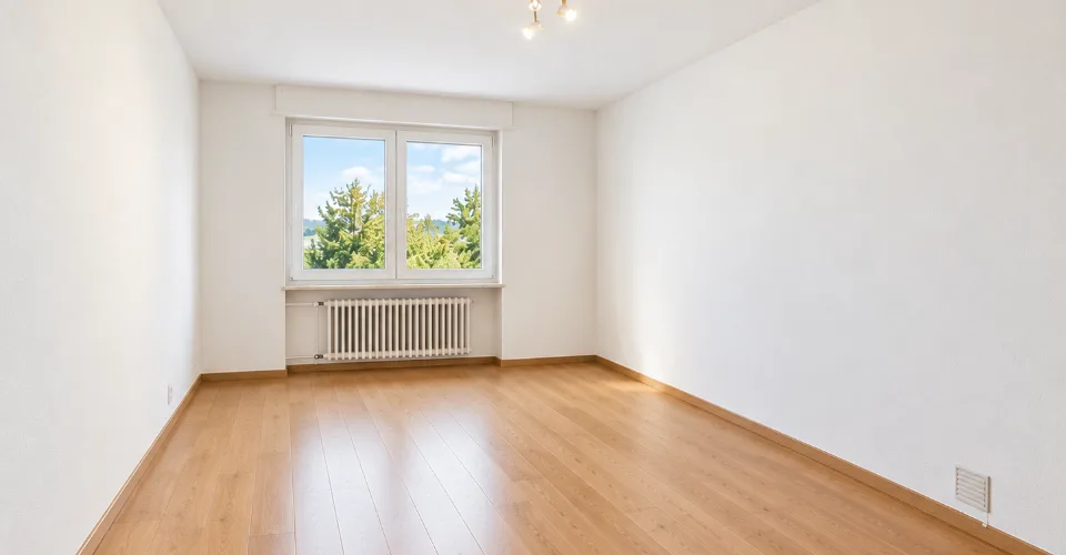 Traumhafter Garten mit Pergola und Fernsicht, Garage und Aussenparkplatz