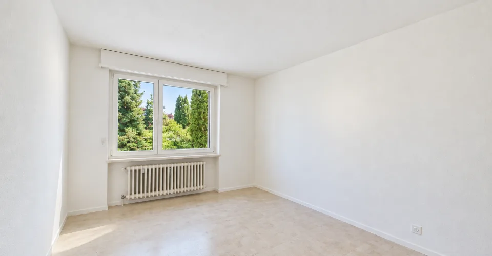 Traumhafter Garten mit Pergola und Fernsicht, Garage und Aussenparkplatz