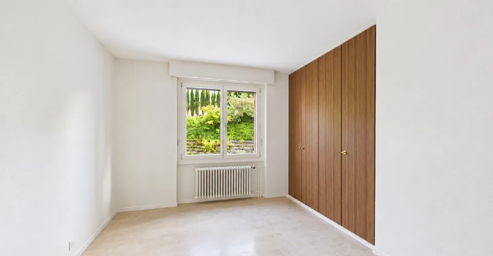 Traumhafter Garten mit Pergola und Fernsicht, Garage und Aussenparkplatz