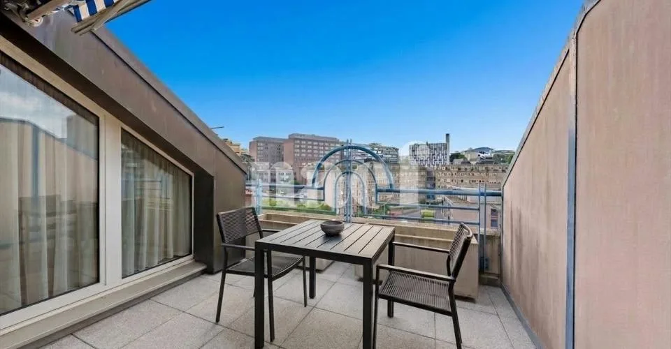 Appartamento luminoso al 6? piano con una bella terrazza – foto 2 di 16