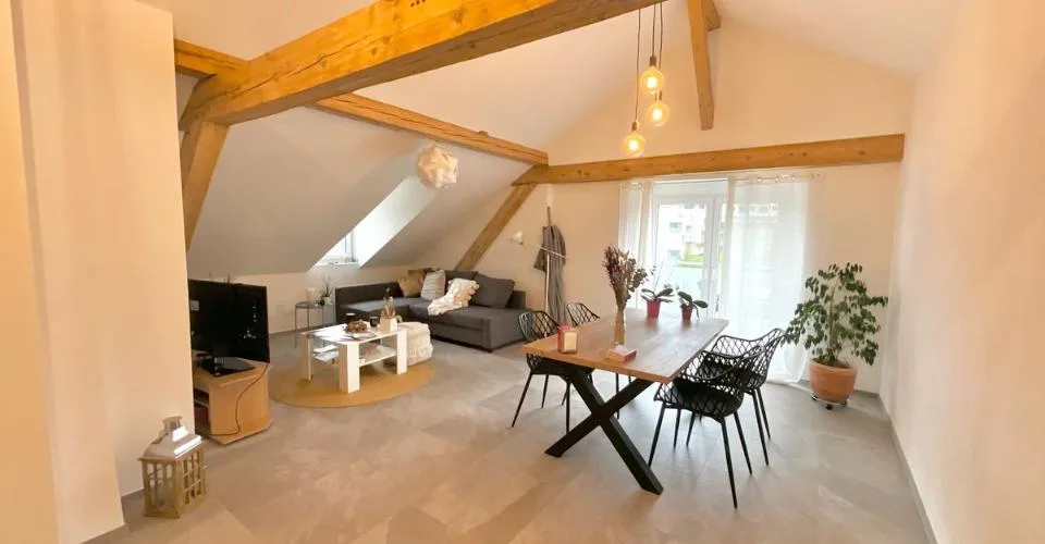 The charm of exposed beams - Spacious 3-room apartment