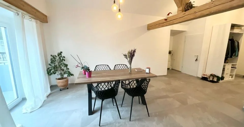 The charm of exposed beams - Spacious 3-room apartment