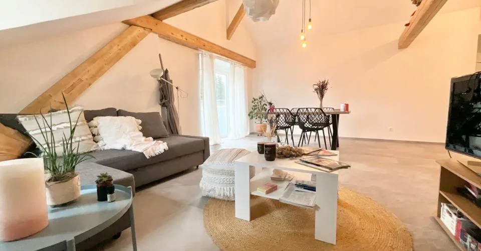 The charm of exposed beams - Spacious 3-room apartment