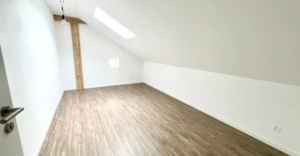 The charm of exposed beams - Spacious 3-room apartment