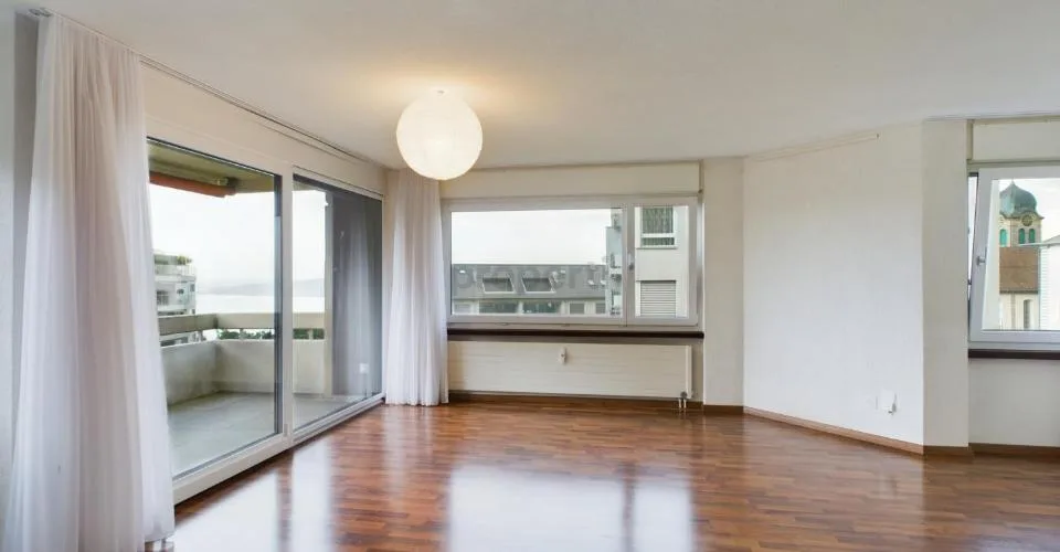 Vivere comodamente con vista lago e balcone soleggiato in una posizione fiscalmente vantaggiosa