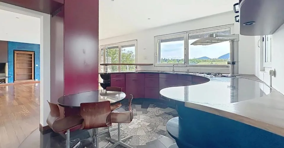 Großzügige 7.5 Zimmer in einer kleinen Wohnanlage mit Pool – Foto 6 von 11