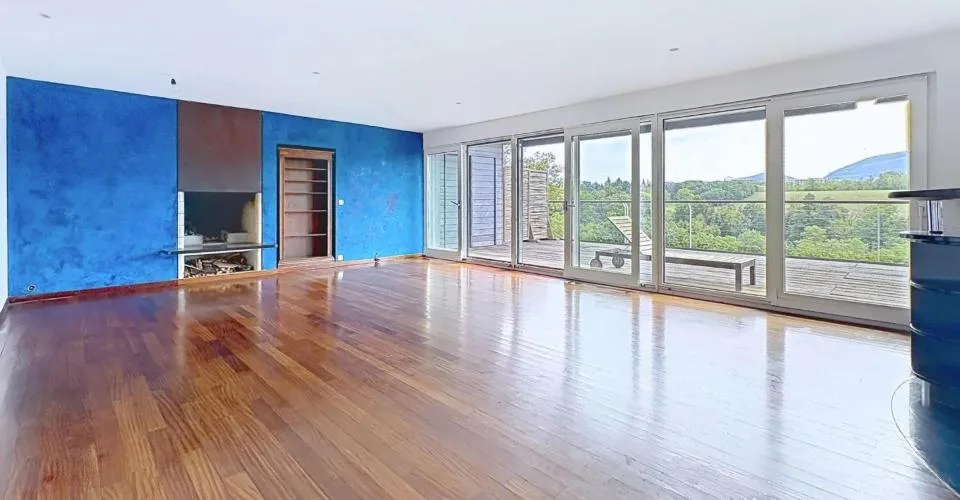 Großzügige 7.5 Zimmer in einer kleinen Wohnanlage mit Pool – Foto 4 von 11