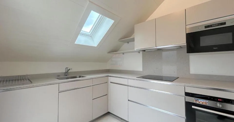 Dachgeschoss mit 3 Zimmern, 91m2 Wfl, ruhig und mit freier Sicht – Foto 9 von 14